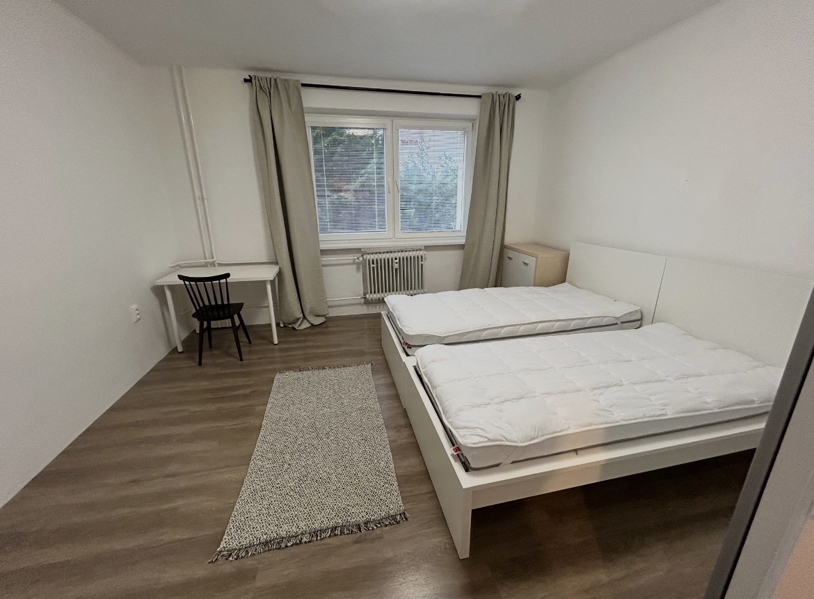NA PREDAJ PRIESTRANNÝ 3-IZBOVÝ BYT V TRNAVE – 90 M², 2 LOGGIE, SÚKROMNÝ DVOR | IDEÁLNY AJ NA INVESTÍCIU