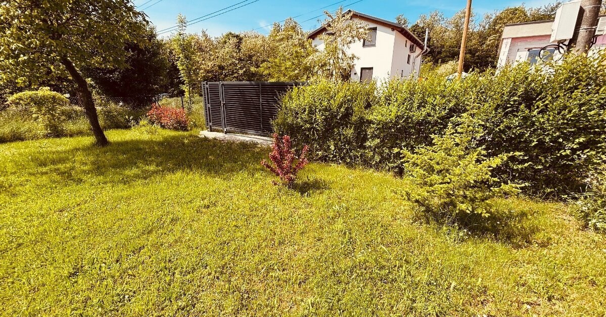 NA PREDAJ ATRAKTÍVNY POZEMOK V RÝCHLO SA ROZVÍJAJUCEJ OBCI LADICE S ROZLOHOU 863 M2, VHODNÝ AJ NA INVESTÍCIU ALEBO STAVBU RODINNÉHO DOMU